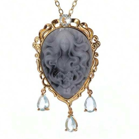 Luscious Locks Fair Maiden~ Goddess Empress Queen Positive Relief Cameo Necklace